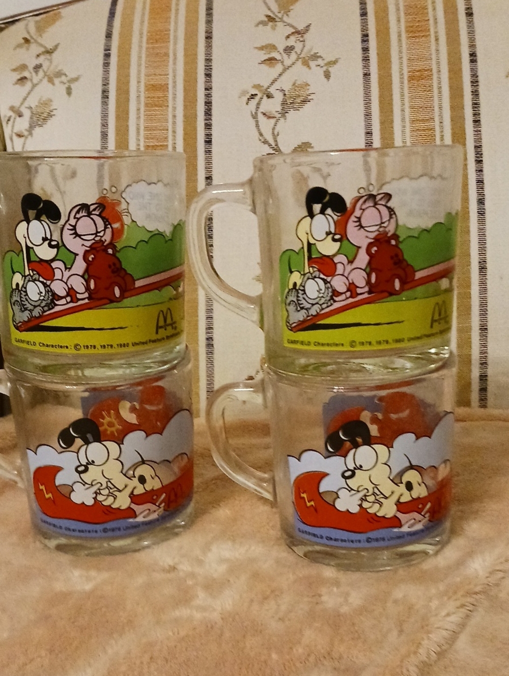Garfield Cartoon Glass Mugs with Green and Red Artwork - Set of 4